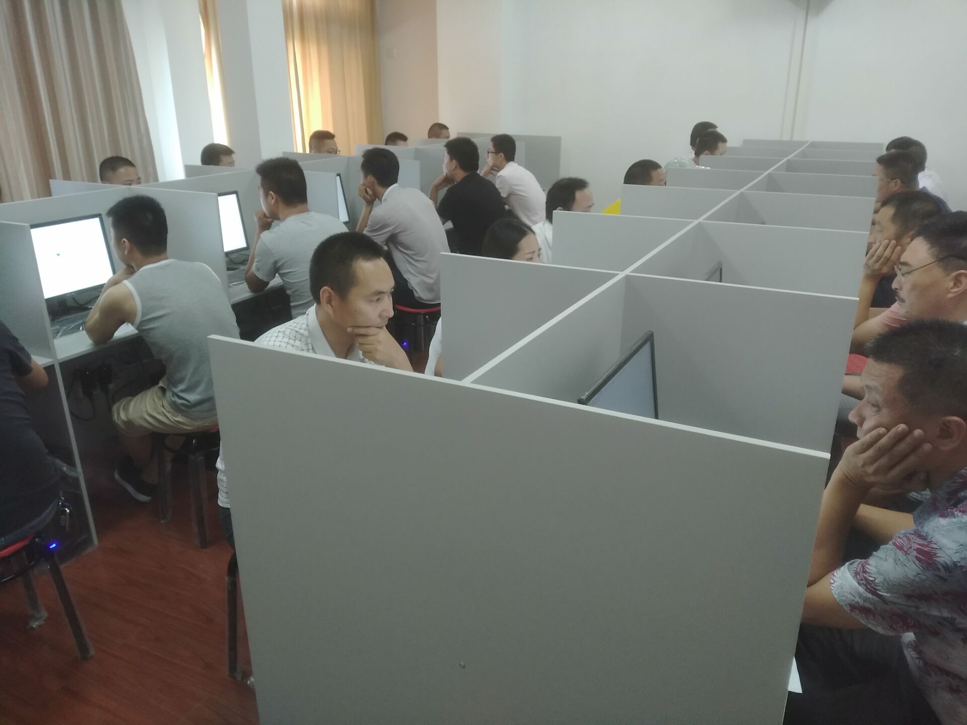 池州通途交通培訓公司培訓的第三批巡游出租車駕駛員從業(yè)資格考試合格率71%